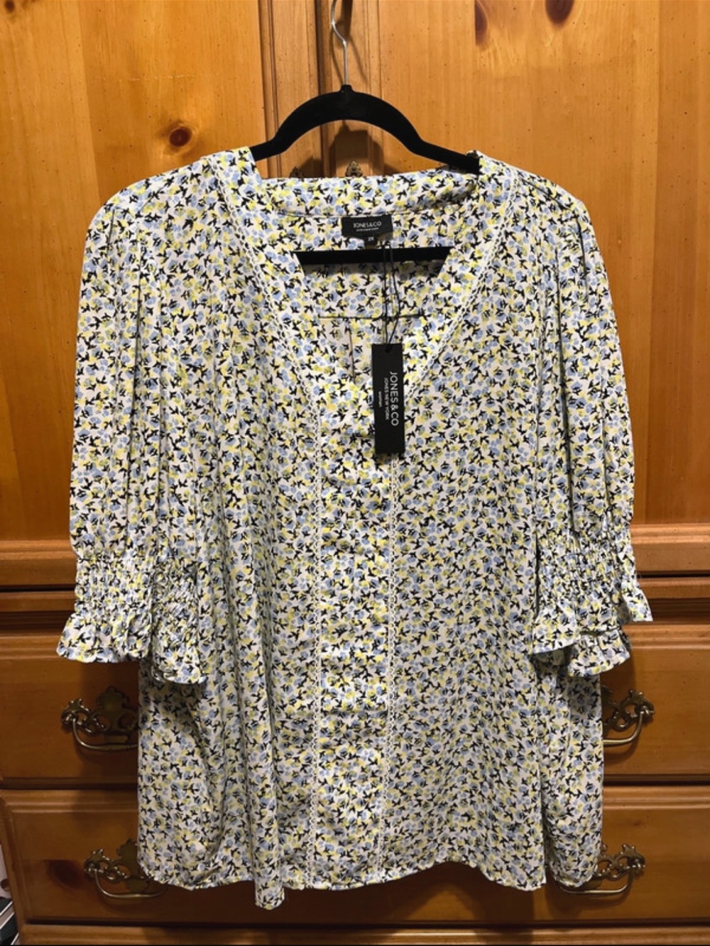 Jones & Co Floral Split V Neck Blouse Smocked Ruffle Elbow Sleeve Top Cream 2X